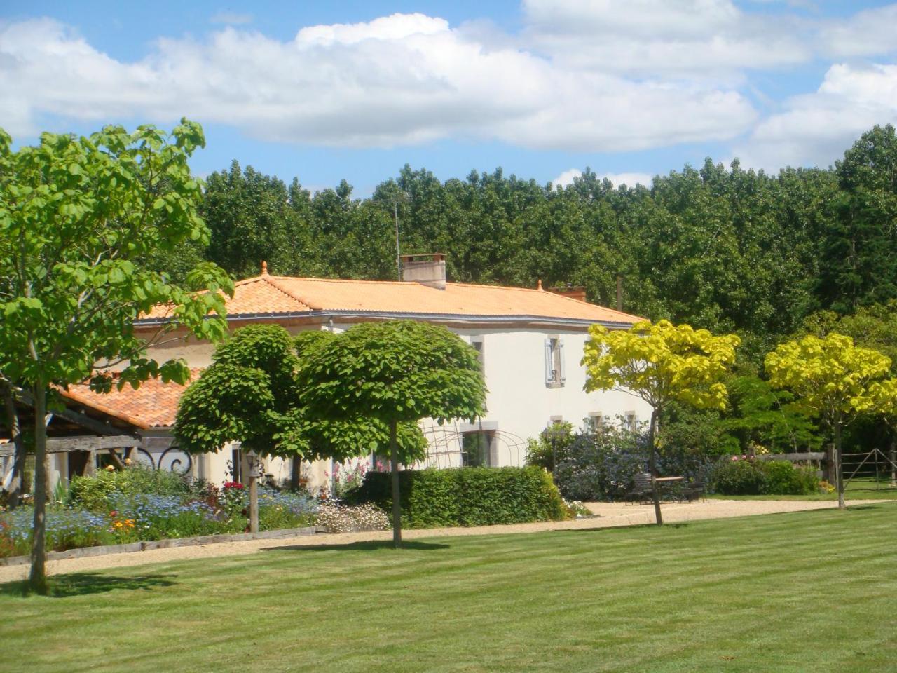 Chambres D'Hotes Au Gite De La Pommeraie Landeronde Bagian luar foto